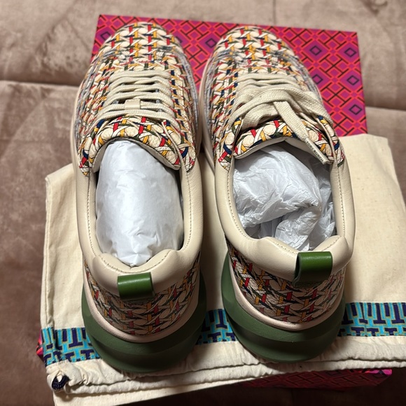 The Good Luck Trainer in an exclusive graphic print, part of a limited- - Picture 5 of 8